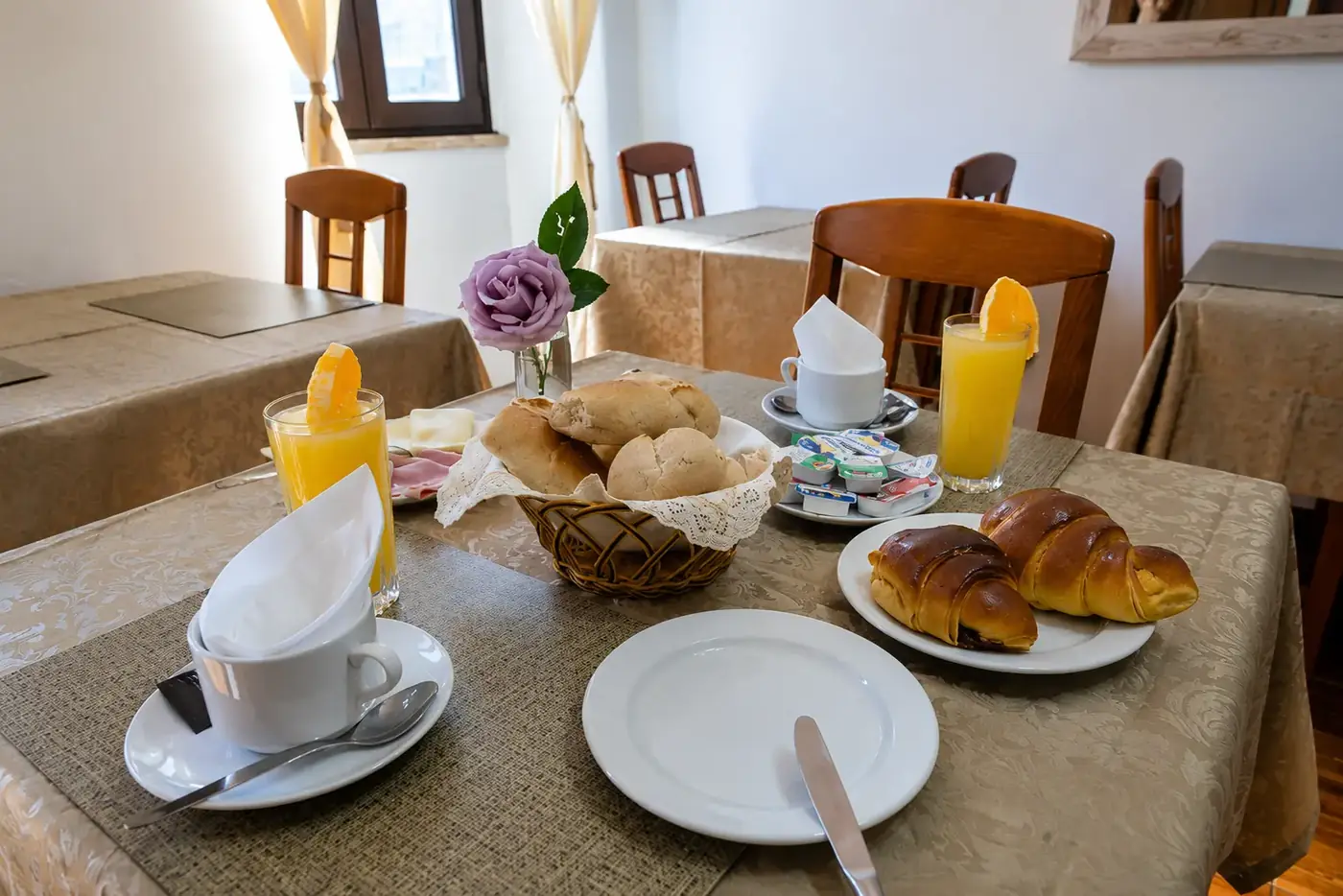 Mesa de pequeno-almoço continental