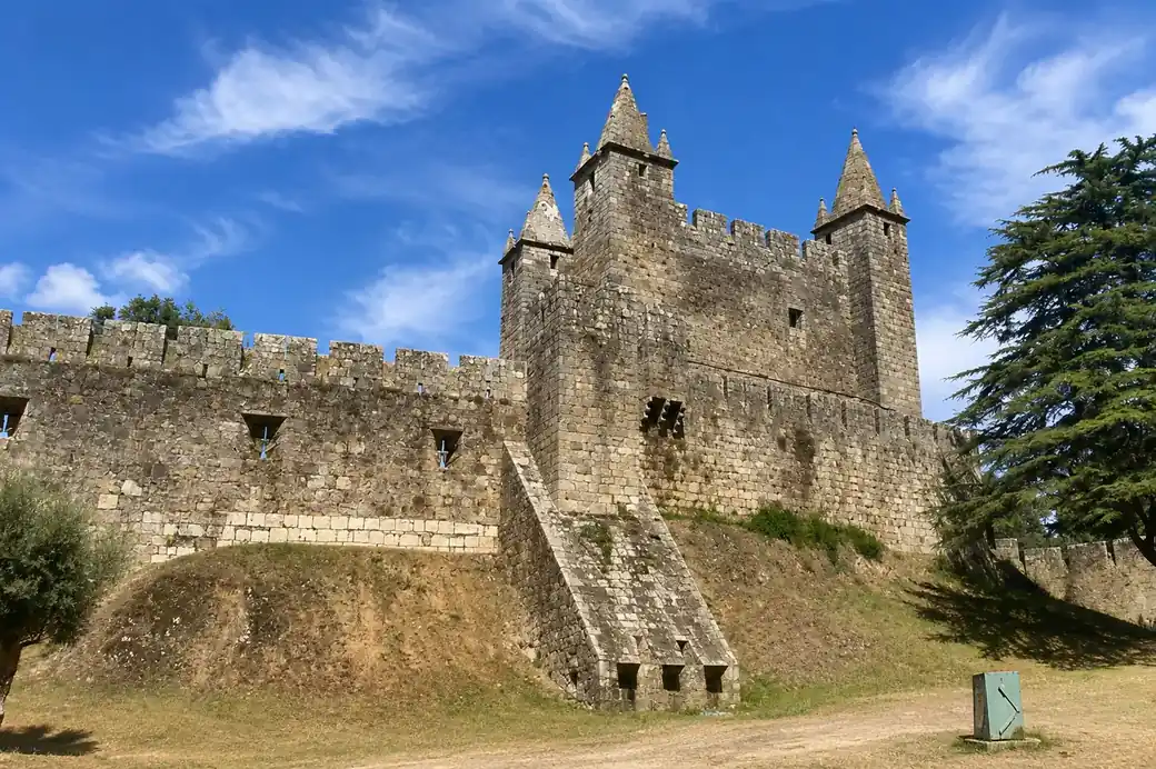 Castelo de Santa Maria da Feira e arredores